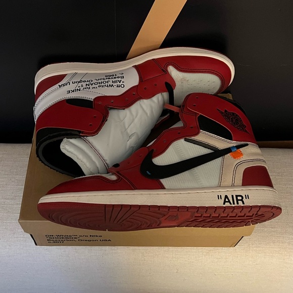 AJ1 Chicago Red White and Black - Picture 2 of 9